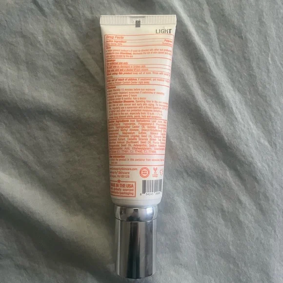 Suntegrity 5-in-1 Tinted Sunscreen Moisturizer - SPF 30,l - Picture 4 of 5